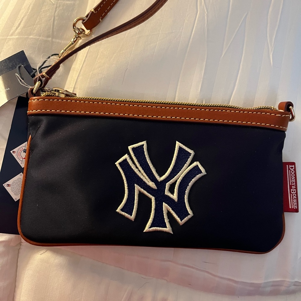 New York Yankees Dooney & Bourke  Clutch/Wristlet. NWT.